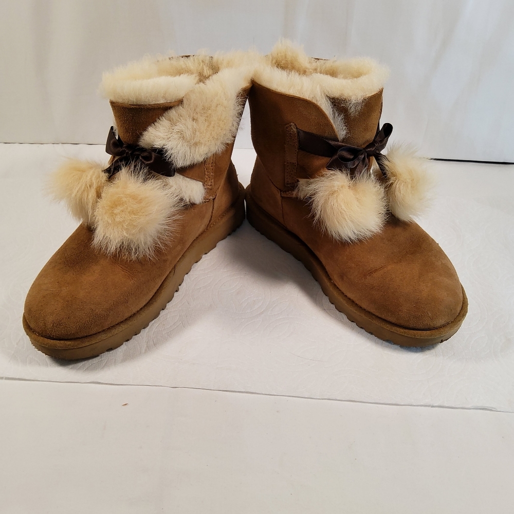 Uggs size 7 - Picture 2 of 4